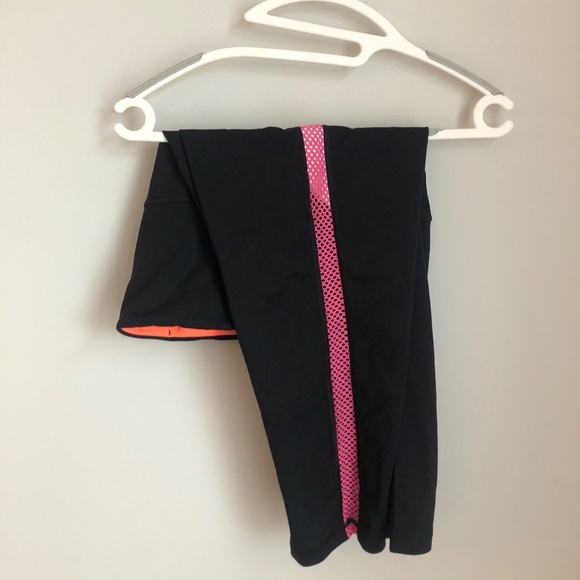 Knockout Victoria's Secret Crop Yoga Pant - Picture 1 of 5